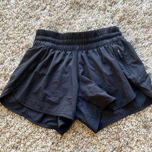 Lululemon tracker shorts, size 6